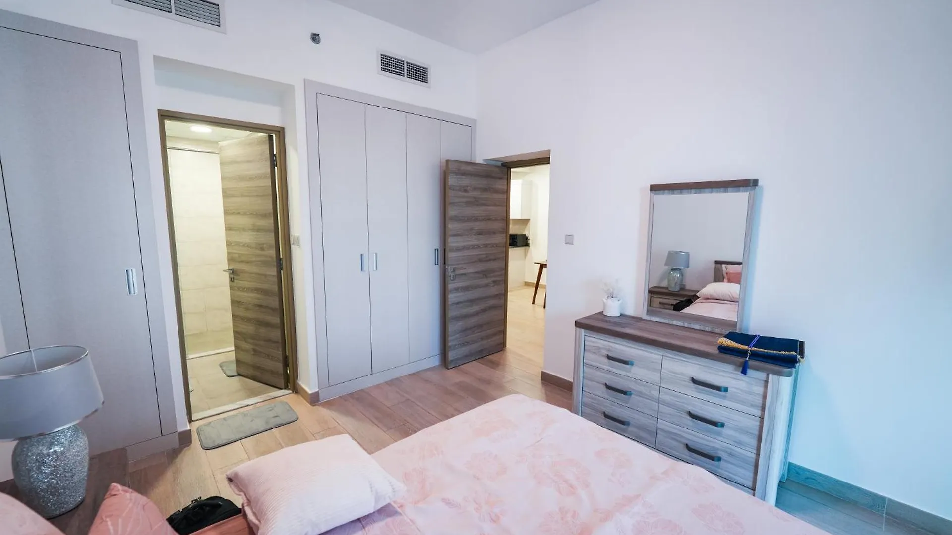 Beautuful 1Br Apartment Balcony Views Of Jvc Dubai Hotels & Parks 0*,  United Arab Emirates
